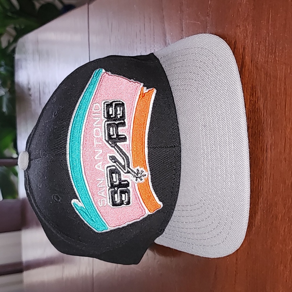 Vintage Mitchel & Ness San Antonio Spurs Hat